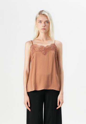 Топ на бретельках