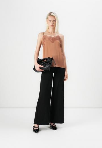 Топ на бретельках