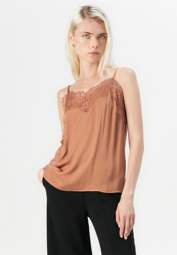 Топ на бретельках