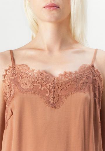 Топ на бретельках