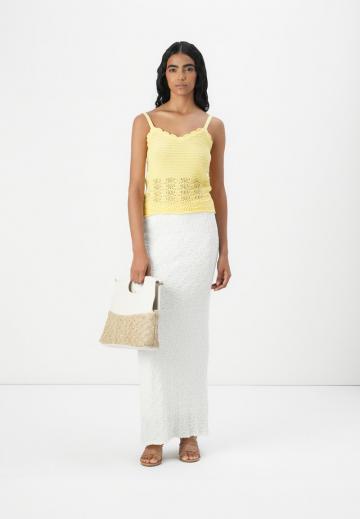 Топ на бретельках