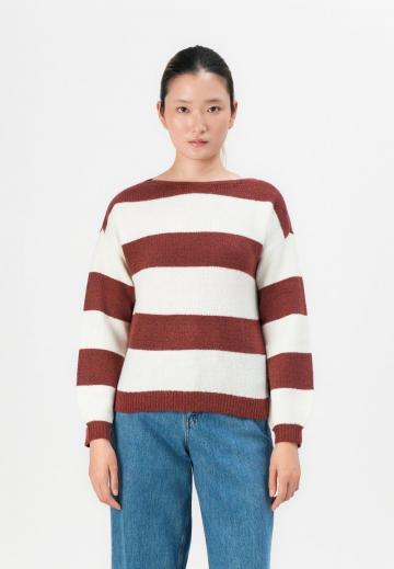 Пуловер в полоску