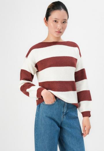 Пуловер в полоску