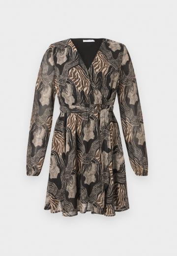 Короткое платье