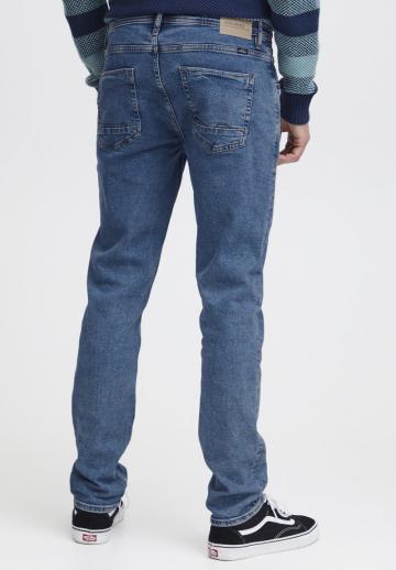 Узкие джинсы