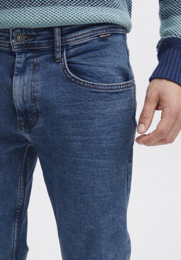 Узкие джинсы