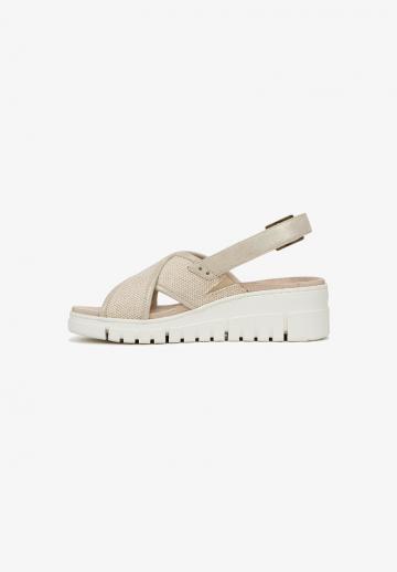 Босоножки на танкетке