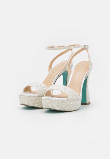 Босоножки на платформе