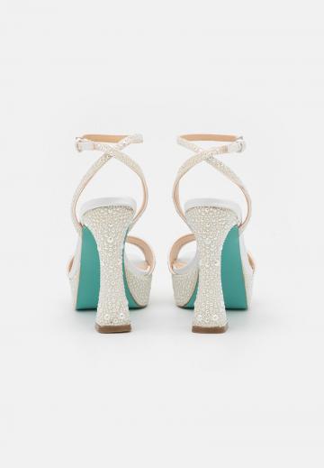 Босоножки на платформе