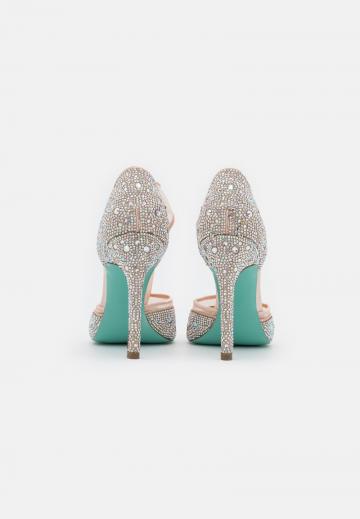 Туфли на высоком каблуке