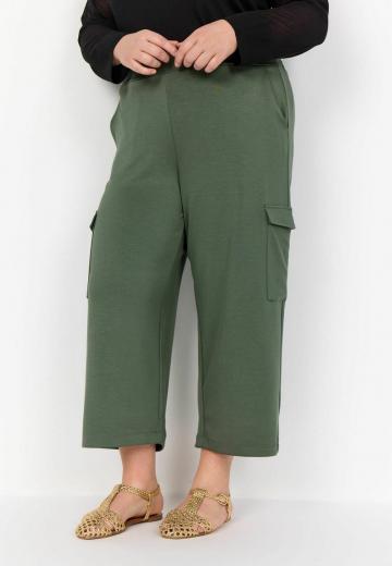 Брюки с накладными карманами