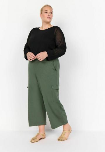 Брюки с накладными карманами