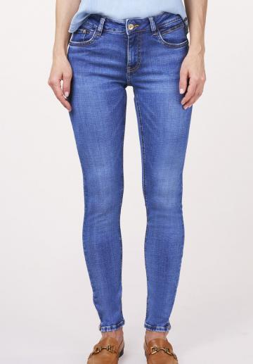 Узкие джинсы