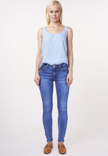 Узкие джинсы