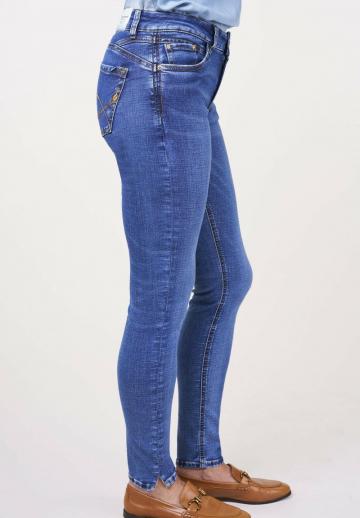 Узкие джинсы