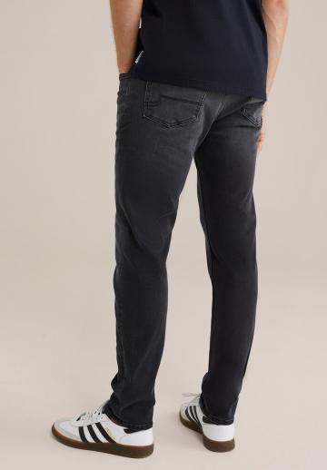 Узкие джинсы