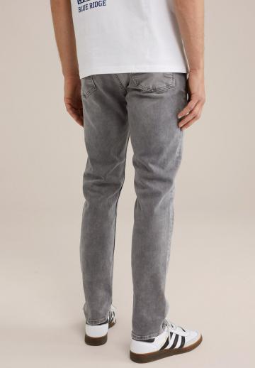 Узкие джинсы