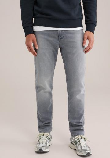 Прямые джинсы