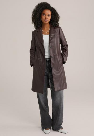 Пальто из искусственной кожи