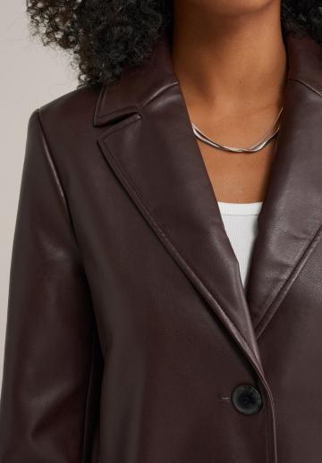 Пальто из искусственной кожи