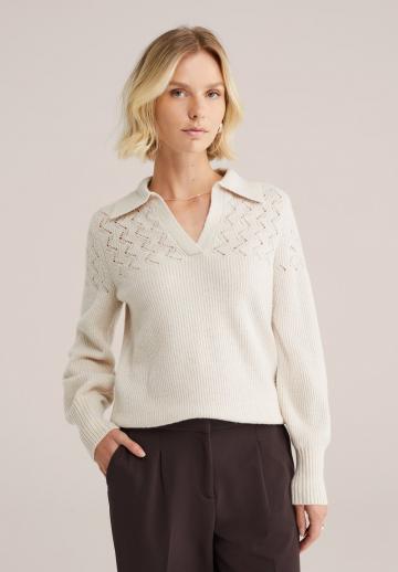 Пуловер с вырезом V
