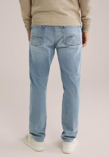 Узкие джинсы