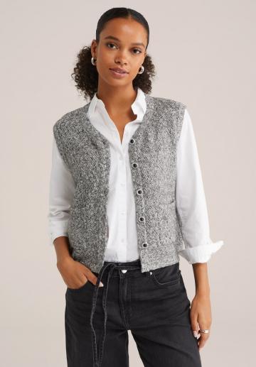 Вязаный жилет