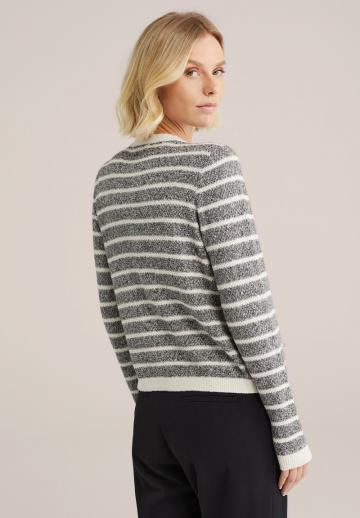 Вязаная кофта