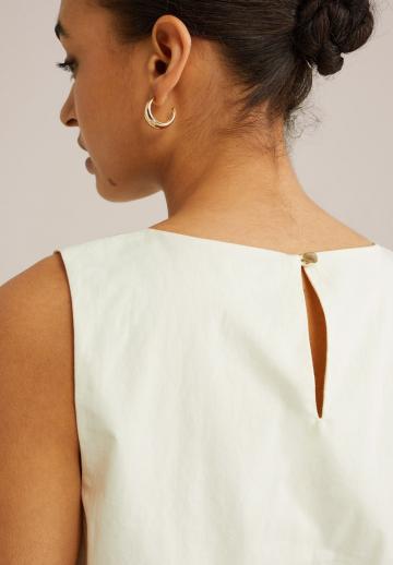 Блузка без рукавов