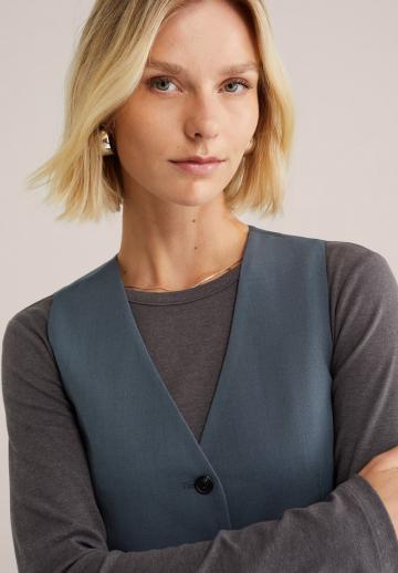 Джинсовая жилетка