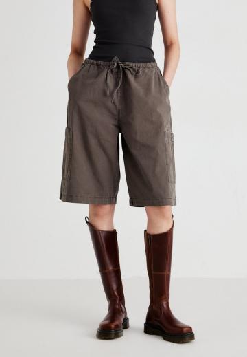 Юбка с накладными карманами