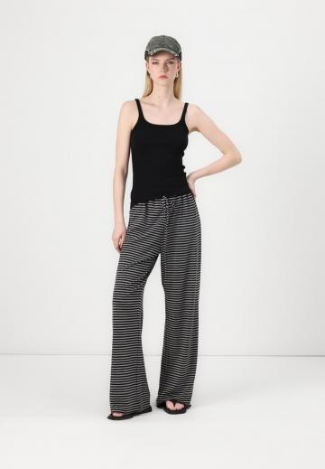 Топ на бретельках