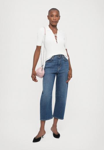 Прямые джинсы