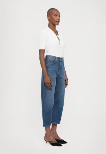 Прямые джинсы