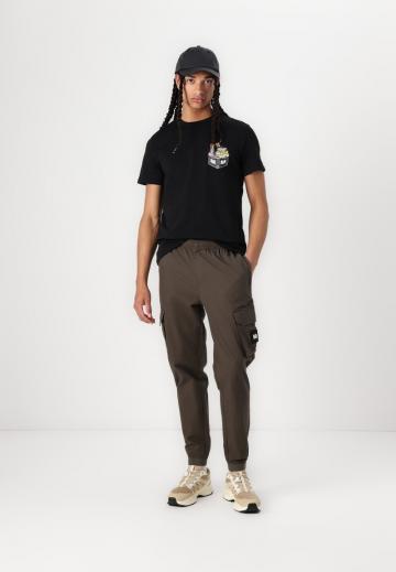 Брюки с накладными карманами