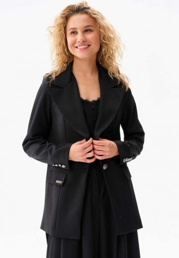 Короткое пальто