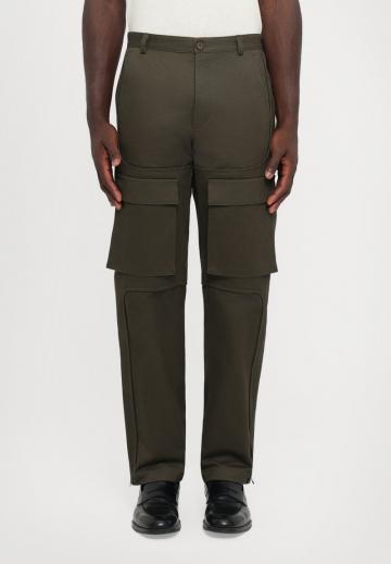 Брюки с накладными карманами