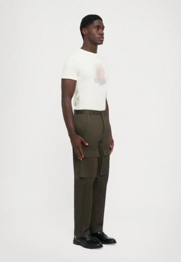 Брюки с накладными карманами