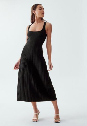 Вязаное платье