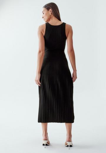 Вязаное платье