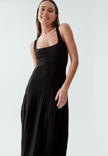 Вязаное платье