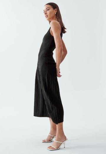 Вязаное платье