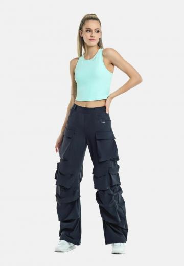 Брюки с накладными карманами