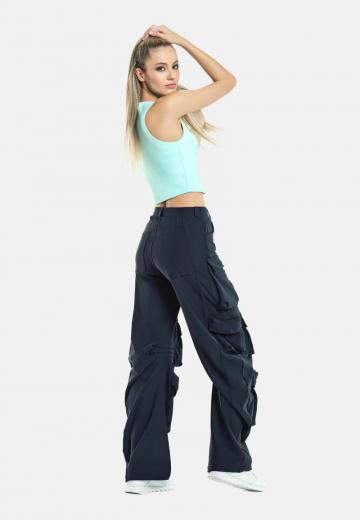 Брюки с накладными карманами