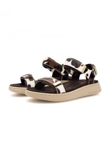 Босоножки на танкетке