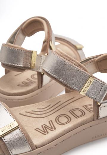 Босоножки на танкетке