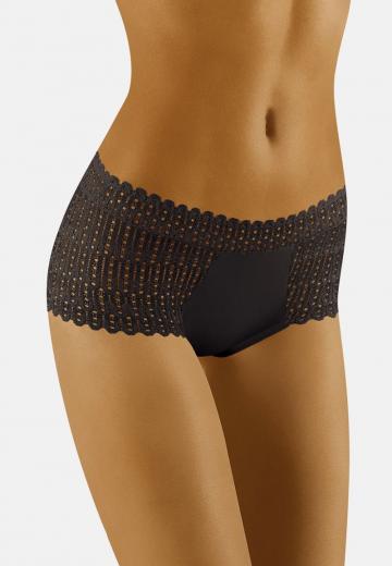 Трусы на бедрах