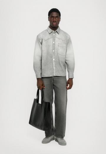 Свободные джинсы