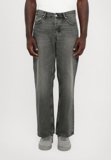 Свободные джинсы