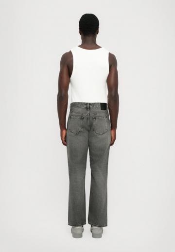 Свободные джинсы